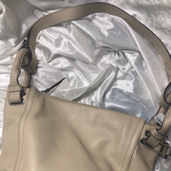 🍎BNWT - HENRI BENDEL Spruce Street Hobo Bag🍎 - Picture 5 of 6